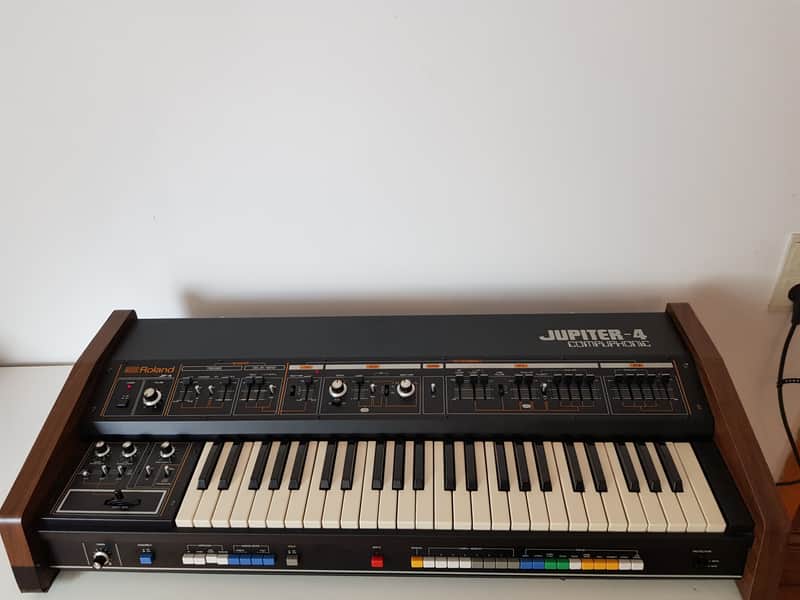 Roland Jupiter 4