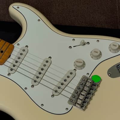 Fender Vintera III Late '60s Stratocaster w/Fender Deluxe bag and Case Candy - 2026 Model in Olympic White image 2