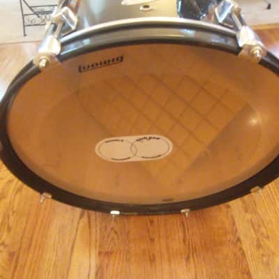 Ludwig Accent series 22 round x 18 inch bass drum gloss black kickport cone very clean! image 8