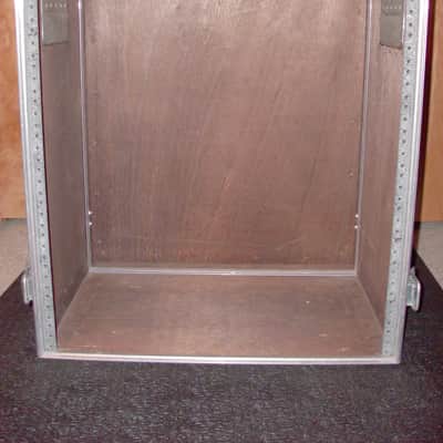 Roadie by Hybrid 14 Space Rack image 2