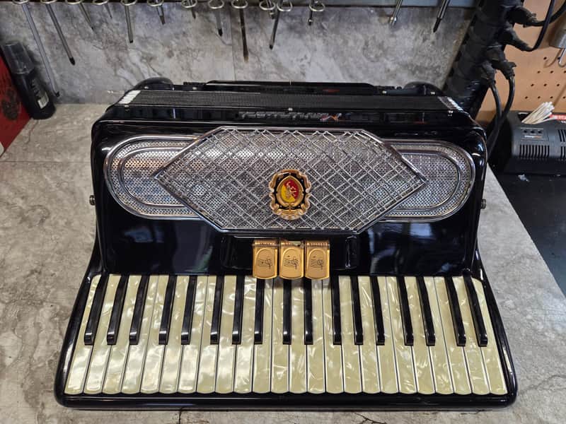 Marinucci 17" keyboard 2/4 reed