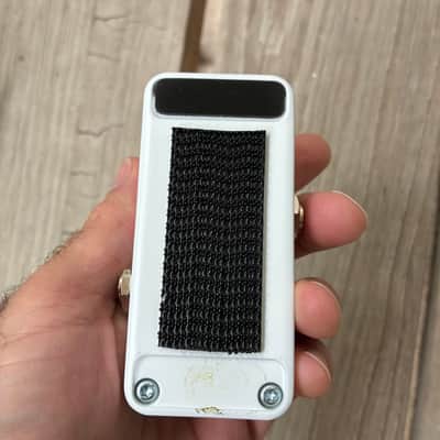 TC Electronic Polytune 3 Mini Polyphonic Tuning Pedal 2019 - Present - White electric guitar pedal image 4