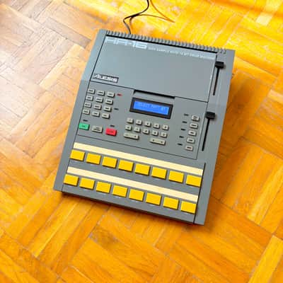 Alesis HR-16 High Sample Rate 16-Bit Drum Machine with original manual + original p.supply and blue led display! image 18