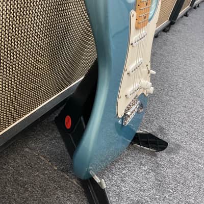 Fender Standard Stratocaster with Maple Fretboard 2001 - 2005 - Blue Agave image 8