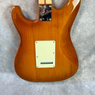 Fender American Performer Stratocaster with Rosewood Fretboard 2021 - Honeyburst image 6