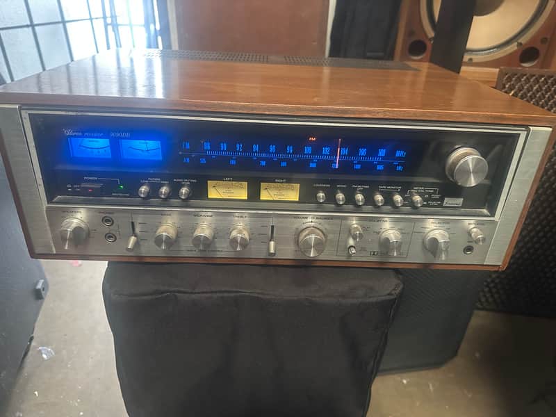 Sansui 9090DB Stereo Receiver 1975 - 1978 - Silver image 1
