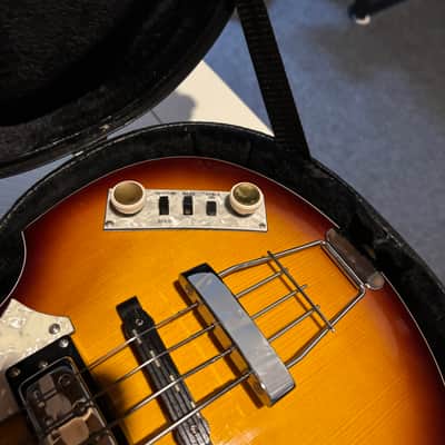 Hofner Icon Series Violin Bass with hard shell case image 3