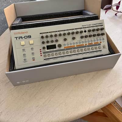 Roland TR-09 Rhythm Composer