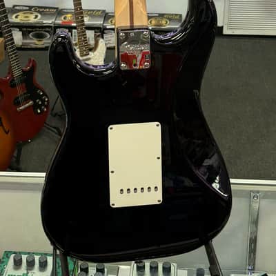 Fender Eric Clapton Signature Blackie Stratocaster with Noiseless Pickups and Tweed Case - Pre Owned image 10