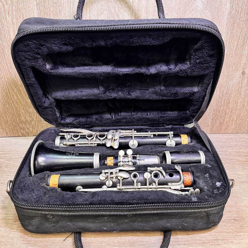 Buffet Crampon E11 Intermediate Bb Clarinet 1980s - Black image 1