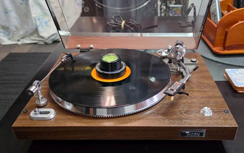 VINTAGE THORN RESTORED TURNTABLE/33/45 SPEED/CHROME STYLE