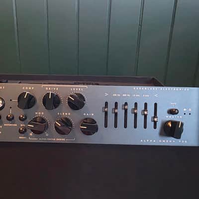 Darkglass Electronics Alpha Omega 900 900-Watt Bass Amp Head image 3