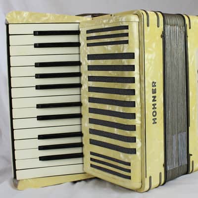 7880 - Buttercream Hohner Student II Piano Accordion MM 25 12 image 1
