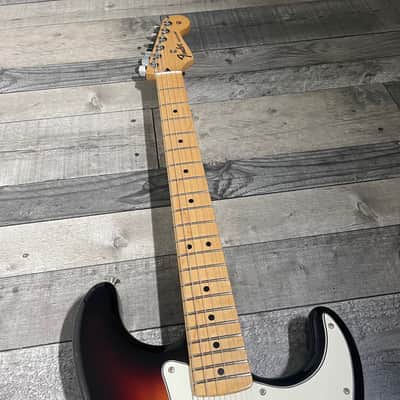 2017 Fender Stratocaster MIM - Sunburst image 3