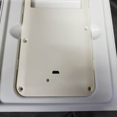 Fishman PRO-BPK-FSW Fluence Rechargeable Battery Pack for Strat image 2