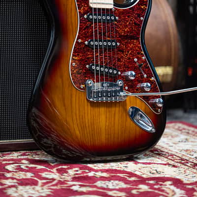 2010 G&L Tribute Series S500 SSS - in 3 Tone Sunburst image 3