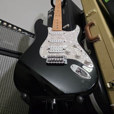 Fender Standard Stratocaster with Maple Fretboard 2003 - Black image 3