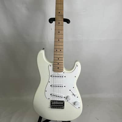 Squier Mini Stratocaster with Maple Fretboard 2011 - 2017 - Arctic White image 3