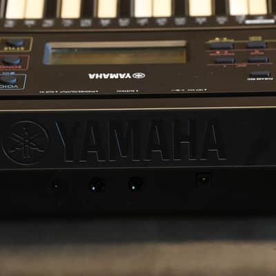 Yamaha PSR-E273 61-Key Arranger Keyboard 2020 - Present - Black image 7