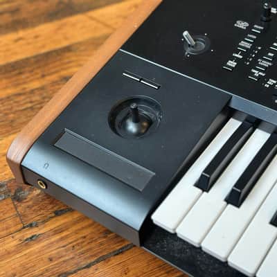 KORG Kronos 2 61-Key Workstation w/Gator Case image 6