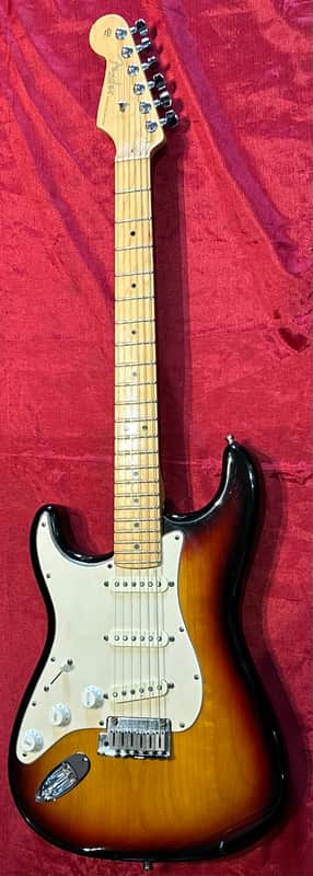 Fender American Standard Stratocaster with a maple Fretboard 1998 - 2002 3-Color Sunburst image 1