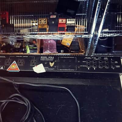 Furman SPB-8 Stereo Pedal Board and Power Conditioner image 4