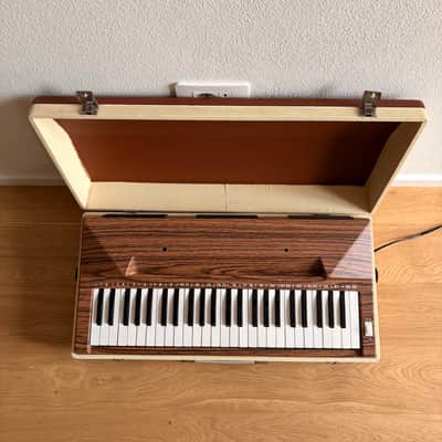 Mysterious Italian Cased Electric Reed Organ (Italy, 1960s)! Probably Orla! Read the ad! image 2