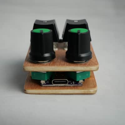 useMidi madMidiMini 2025 with 2 Note Buttons 2 Potentiometers and LEDs image 7