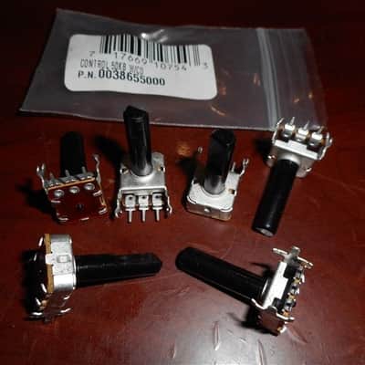Fender 50K D Shaft Snap-In Amplifier Control Pots (6), Center Detent