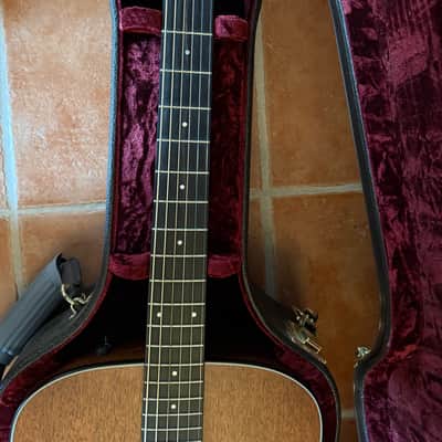 Taylor 320e Baritone Spring Limited 2014 - Satin image 4