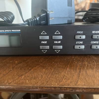 Alesis QuadraVerb 20k Bandwidth Simultaneous Digital Effects Processor w/ power supply & rack mount bolts / washers. image 3