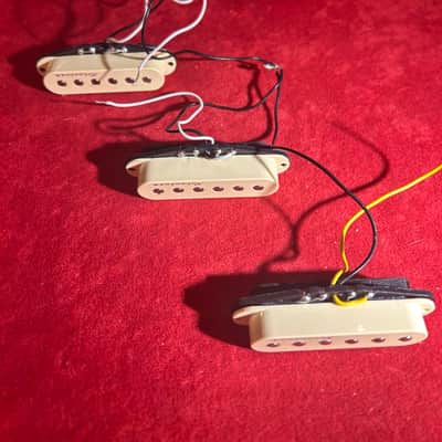 Fender 099-2115-000 Vintage Noiseless Stratocaster Pickup Set 2010s - Aged White image 2
