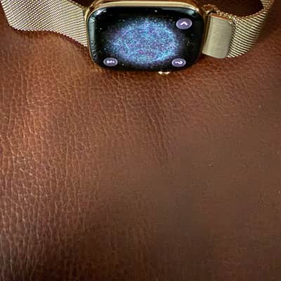 Apple Watch Series 10 – 46mm GPS + Cellular 2024 - Gold Titanium image 2
