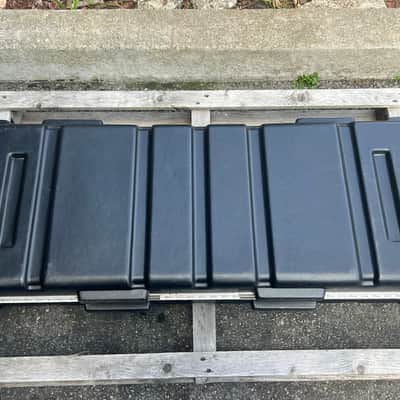 SKB 61 keys ATA keyboard case with wheels image 5