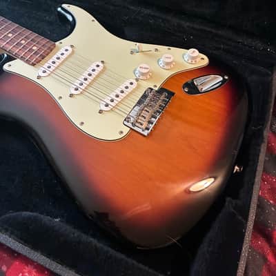 Fender LE Players Strat 2021 - 3 color sunburst image 3