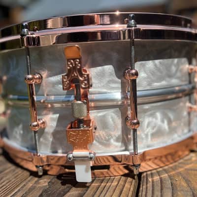 Ludwig LM402AVH Limited Edition Alex Van Halen Signature Supraphonic 6.5x14" 10-Lug Aluminum Snare Drum with Tube Lugs, Copper Hardware 2017 - Raw Aluminum image 4