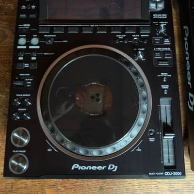 Pioneer CDJ-3000 (Pair) - Excellent condition, boxed image 3
