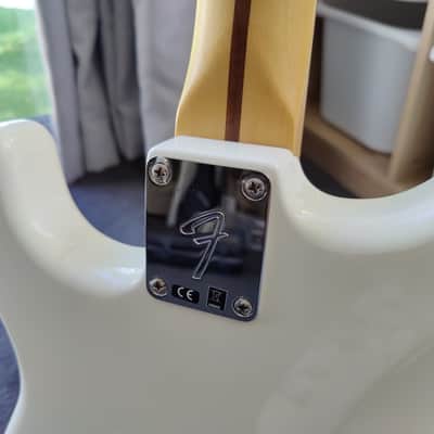 Fender Player Stratocaster HSS with Pau Ferro Fretboard - Polar White image 13