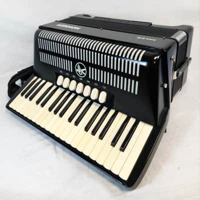 Hohner Bravo III Chromatic 80 Bass Piano Accordion, Black, W/ Bag & Straps image 5