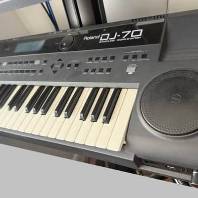 Roland DJ-70 Sampling Workstation with USB sample-loading mod