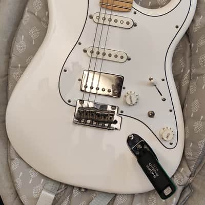 Fender Player Stratocaster HSS *UPGRADED* 2018 - 2024 - Polar White image 2