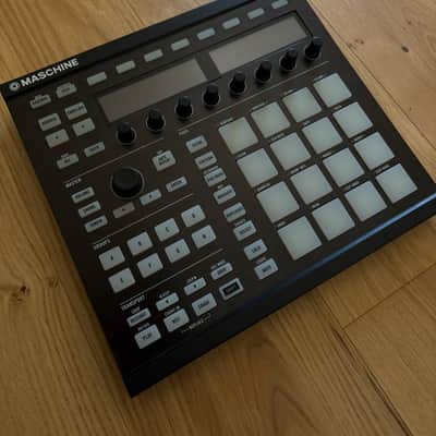 Native Instruments Maschine MKII 2010s - Black image 3