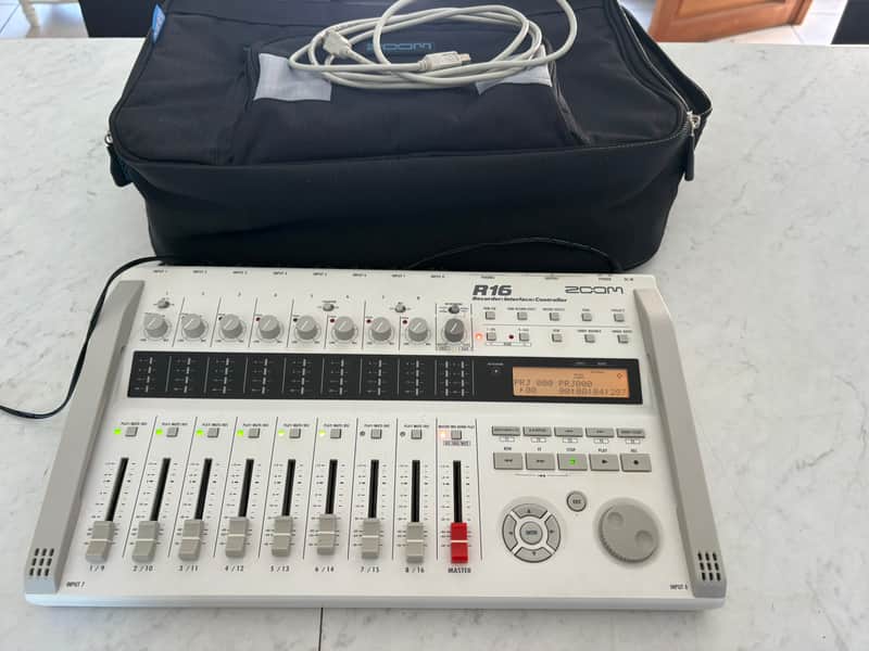 Zoom R16 USB Audio Interface / Digital Multitrack Recorder / Control Surface 2010s - White Bild 1