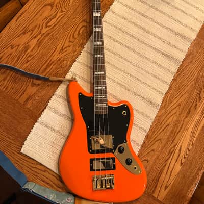 Fender Limited Edition Mike Kerr Signature Jaguar Bass