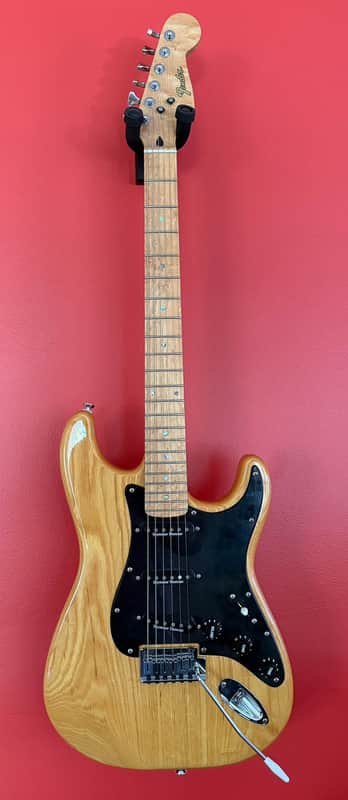 Immagine Fender Special Edition Lite Ash Stratocaster 2004 - 2008 - Natural - 1