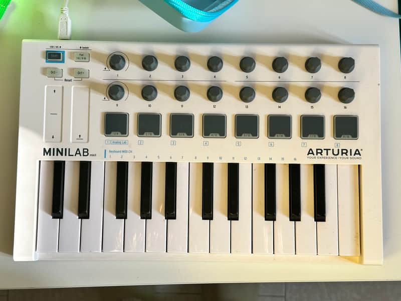 Arturia MiniLab MkII 25-Key MIDI Controller 2017 - Present - White image 1