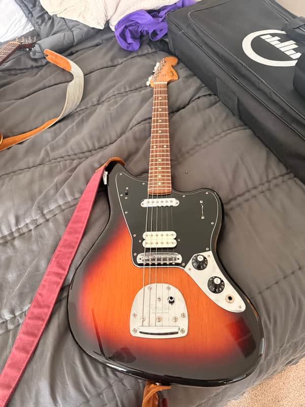Fender Player Jaguar HS with Pau Ferro Fretboard