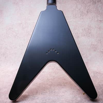 GIBSON USA Custom Shop M2M Flying V Custom "Cobra Burst + Ebony" (2026) image 14