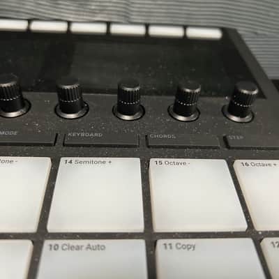 Native Instruments Maschine MKIII 2020swith decksaver- Black image 13