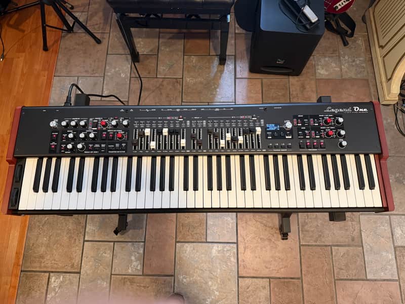 Viscount Legend One 73 - Like New Condition image 1